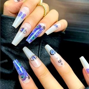 Press on nails